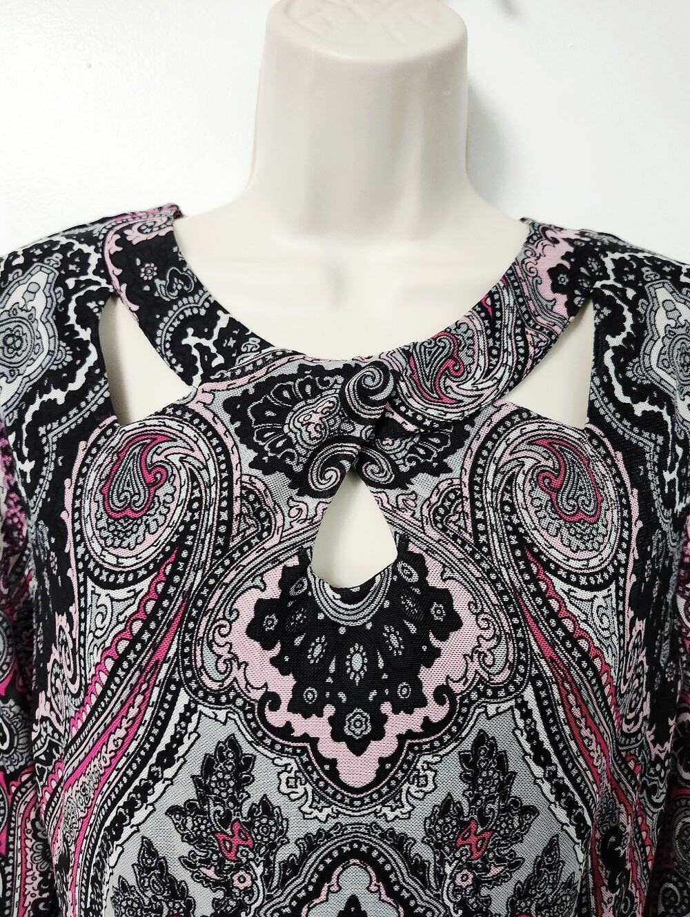 CLEO Keyhole Paisley Tunic Top size L petites - Picture 6 of 12